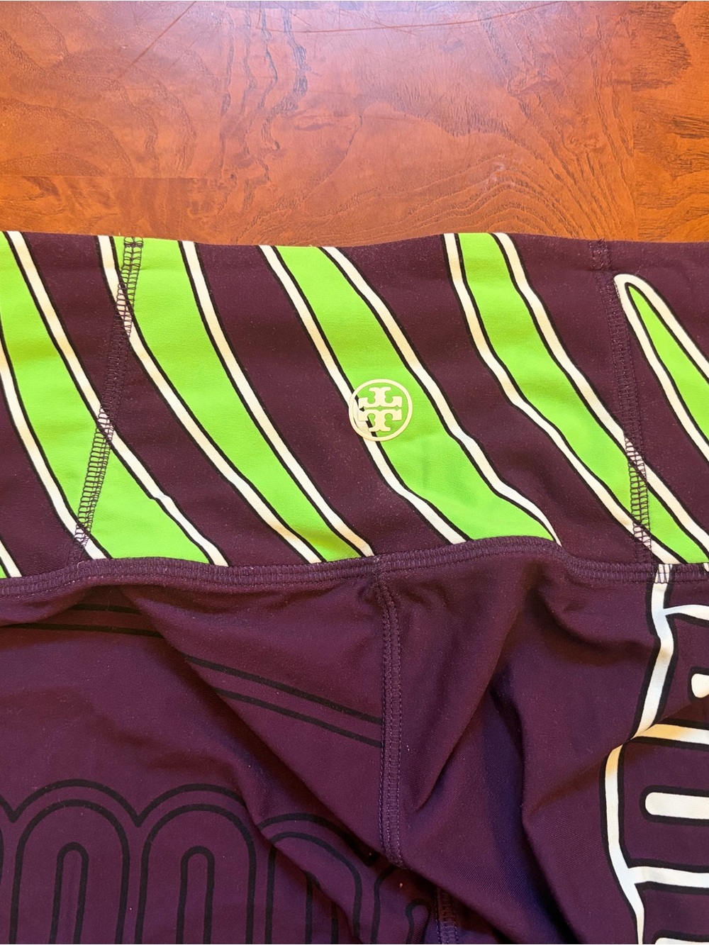 Tory Burch Purple Leggings with Lime Green & Cream Graphic Print - Picture 5 of 7